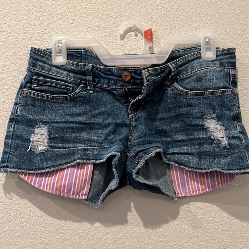 Levi’s short shorts